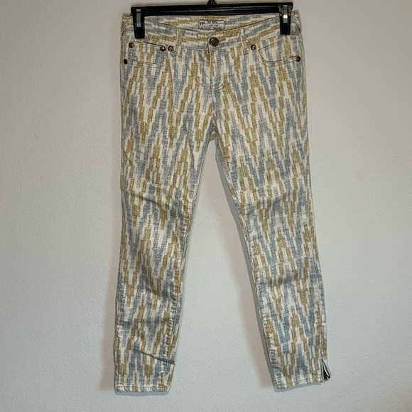 Free People Ivory & Blue Ikat Cropped Skinny Jeans - Size 27 - Picture 1 of 7